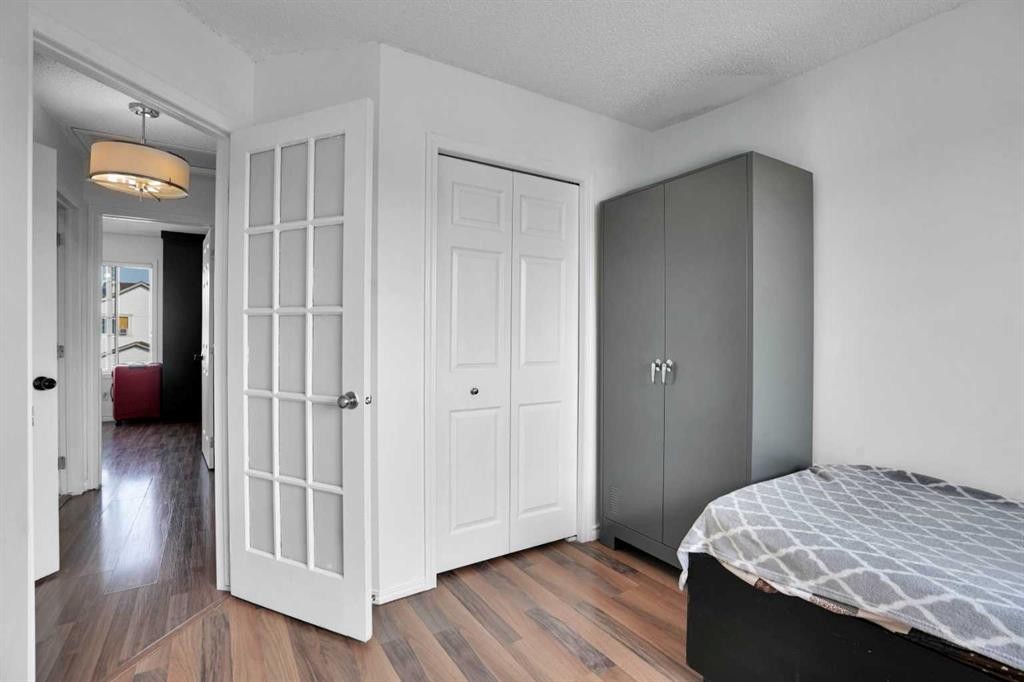 156 Saddlecrest Place Ne, Calgary, AB - Indoor Photo Showing Bedroom