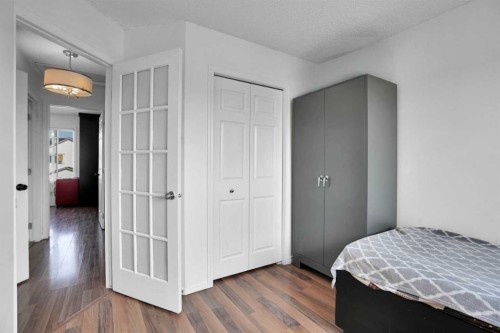 156 Saddlecrest Place Ne, Calgary, AB - Indoor Photo Showing Bedroom