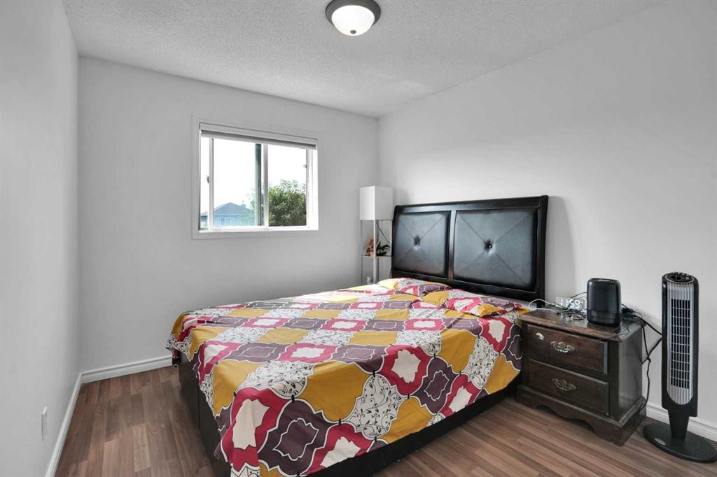 156 Saddlecrest Place Ne, Calgary, AB - Indoor Photo Showing Bedroom