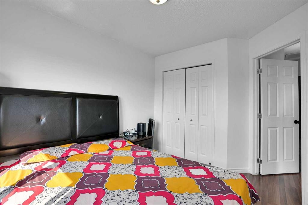 156 Saddlecrest Place Ne, Calgary, AB - Indoor Photo Showing Bedroom