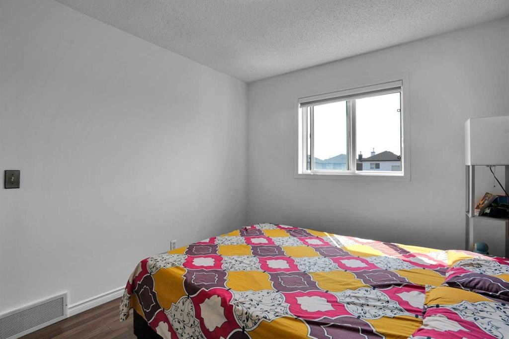 156 Saddlecrest Place Ne, Calgary, AB - Indoor Photo Showing Bedroom
