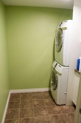156 Saddlecrest Place Ne, Calgary, AB - Indoor Photo Showing Laundry Room