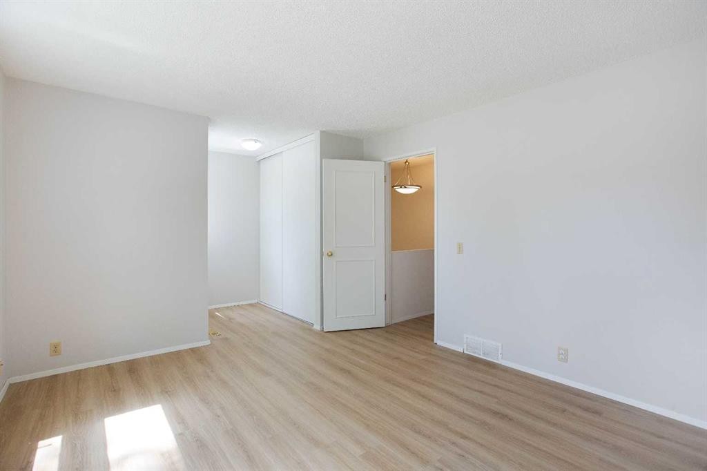 2330 Woodview Drive Sw, Calgary, AB