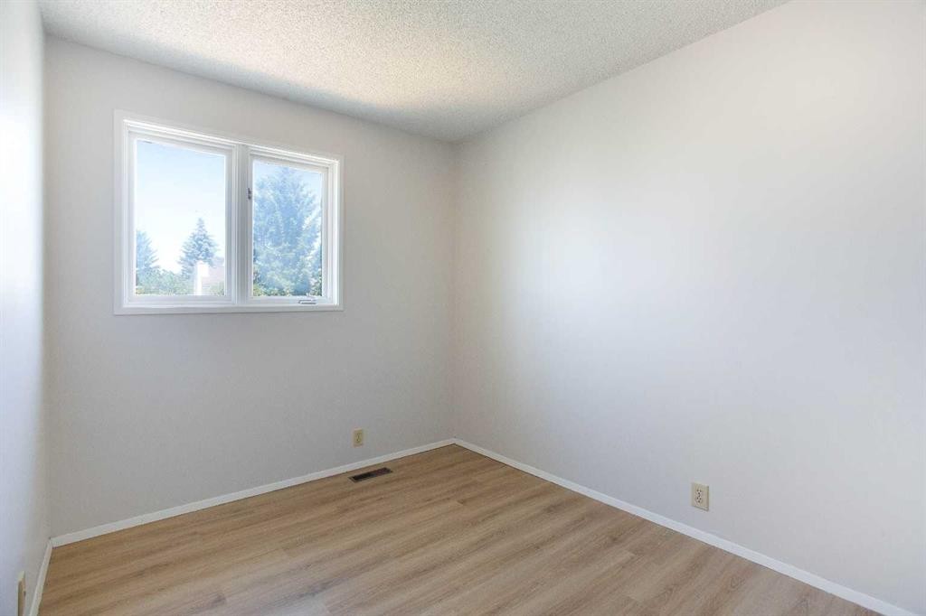 2330 Woodview Drive Sw, Calgary, AB