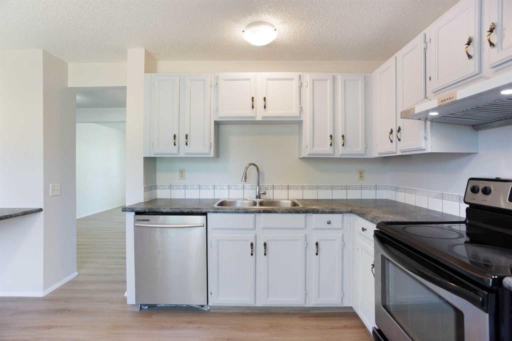 2330 Woodview Drive Sw, Calgary, AB