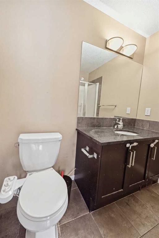 28 New Brighton Point Se, Calgary, AB - Indoor Photo Showing Bathroom