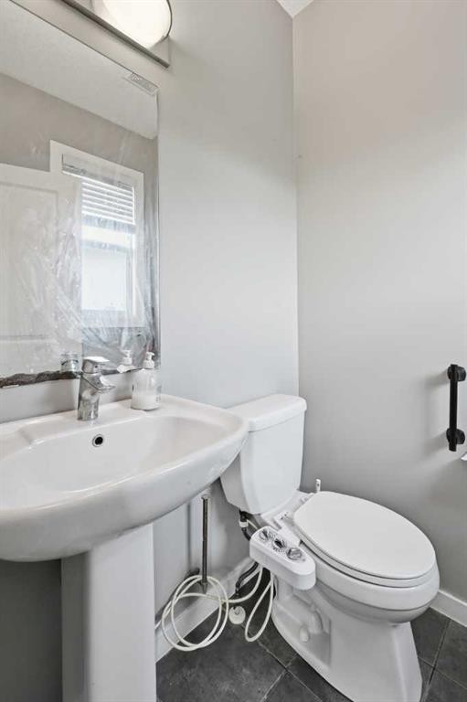 28 New Brighton Point Se, Calgary, AB - Indoor Photo Showing Bathroom