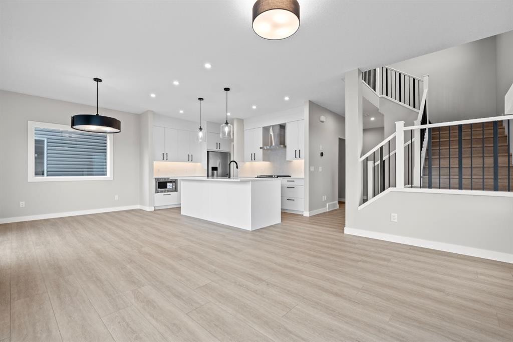 129 Walgrove Bay Se, Calgary, AB - Indoor Photo Showing Kitchen