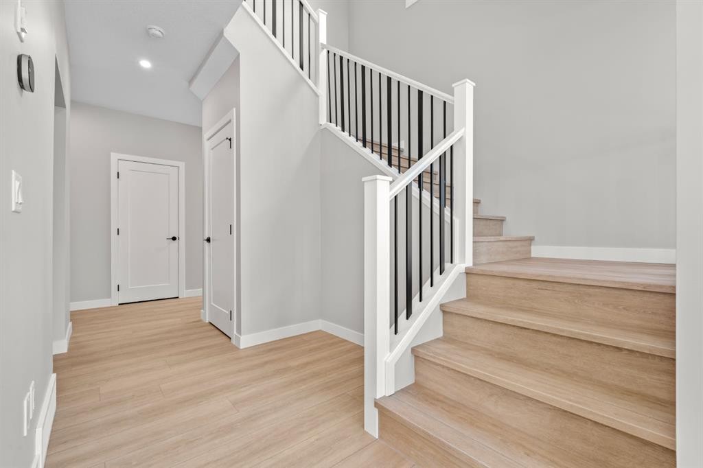 129 Walgrove Bay Se, Calgary, AB - Indoor Photo Showing Other Room
