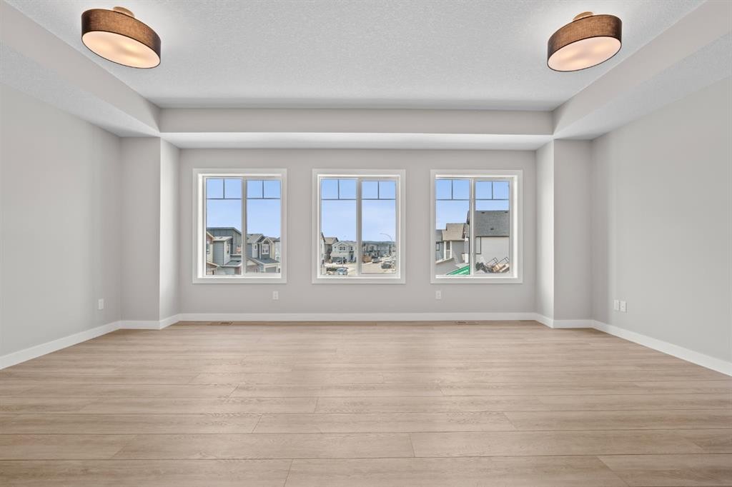129 Walgrove Bay Se, Calgary, AB - Indoor Photo Showing Other Room
