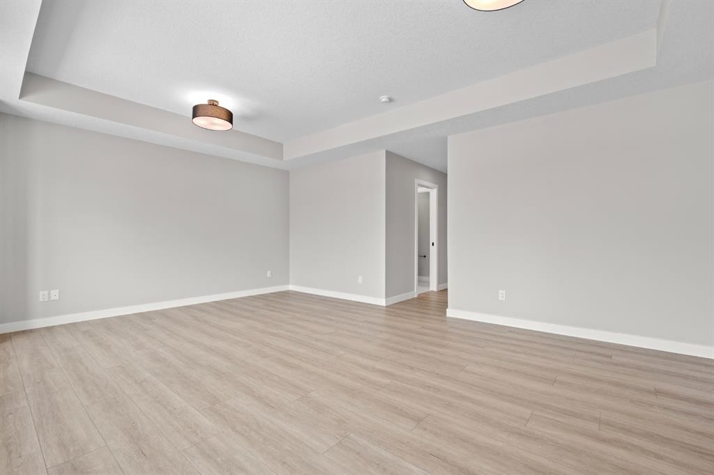 129 Walgrove Bay Se, Calgary, AB - Indoor Photo Showing Other Room