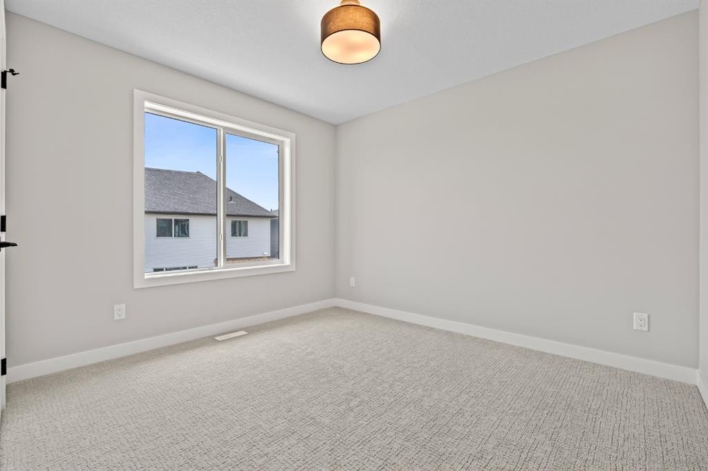 129 Walgrove Bay Se, Calgary, AB - Indoor Photo Showing Other Room