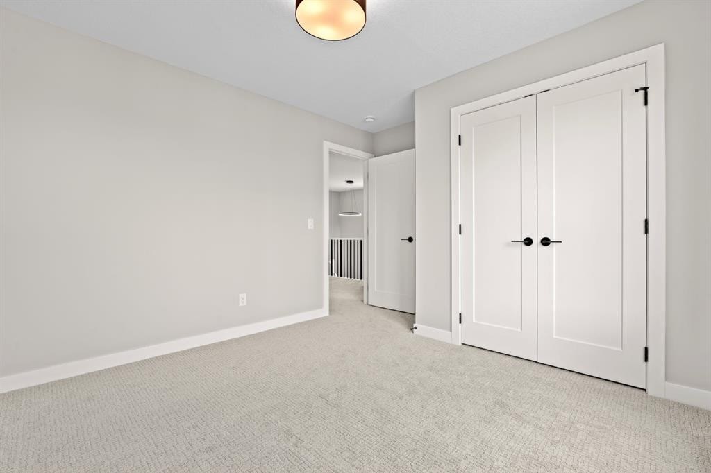 129 Walgrove Bay Se, Calgary, AB - Indoor Photo Showing Other Room