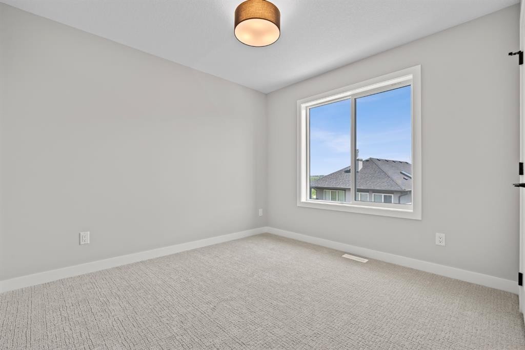 129 Walgrove Bay Se, Calgary, AB - Indoor Photo Showing Other Room