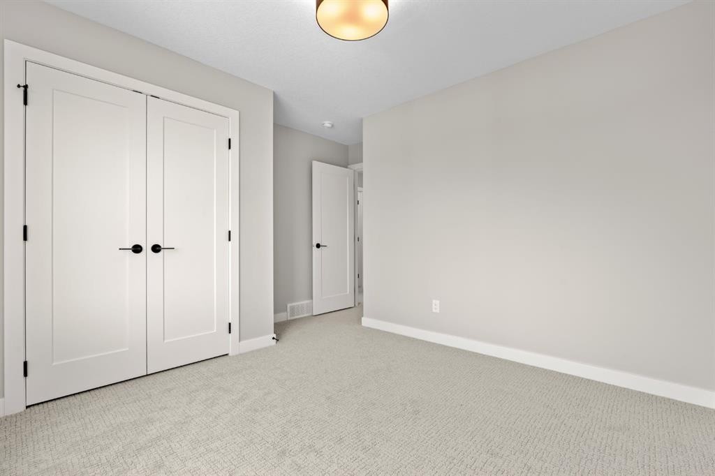 129 Walgrove Bay Se, Calgary, AB - Indoor Photo Showing Other Room