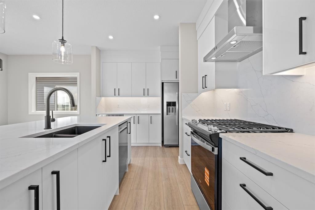 129 Walgrove Bay Se, Calgary, AB - Indoor Photo Showing Kitchen With Stainless Steel Kitchen With Double Sink With Upgraded Kitchen