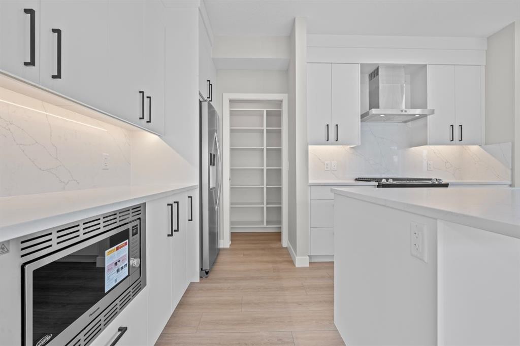 129 Walgrove Bay Se, Calgary, AB - Indoor Photo Showing Kitchen