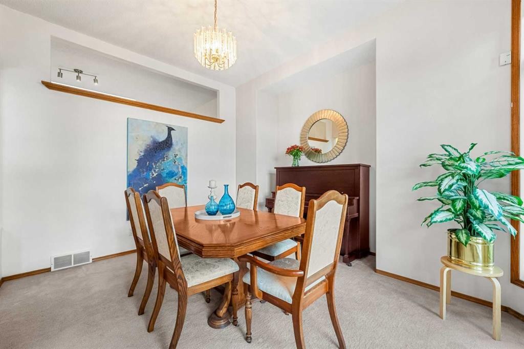 125 Woodpark Close Sw, Calgary, AB - Indoor Photo Showing Dining Room