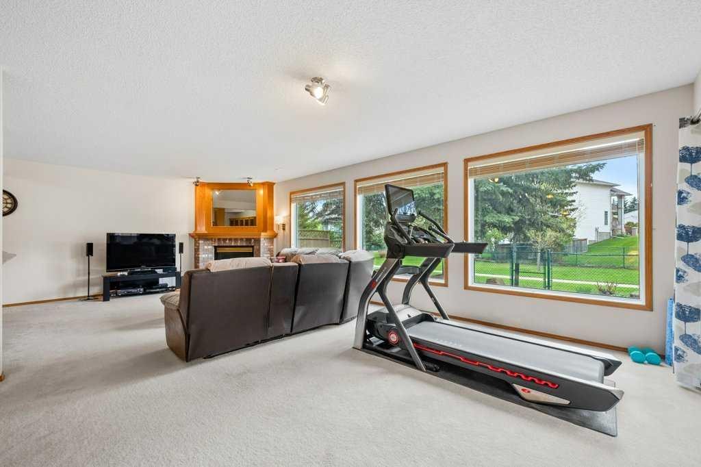 125 Woodpark Close Sw, Calgary, AB - Indoor