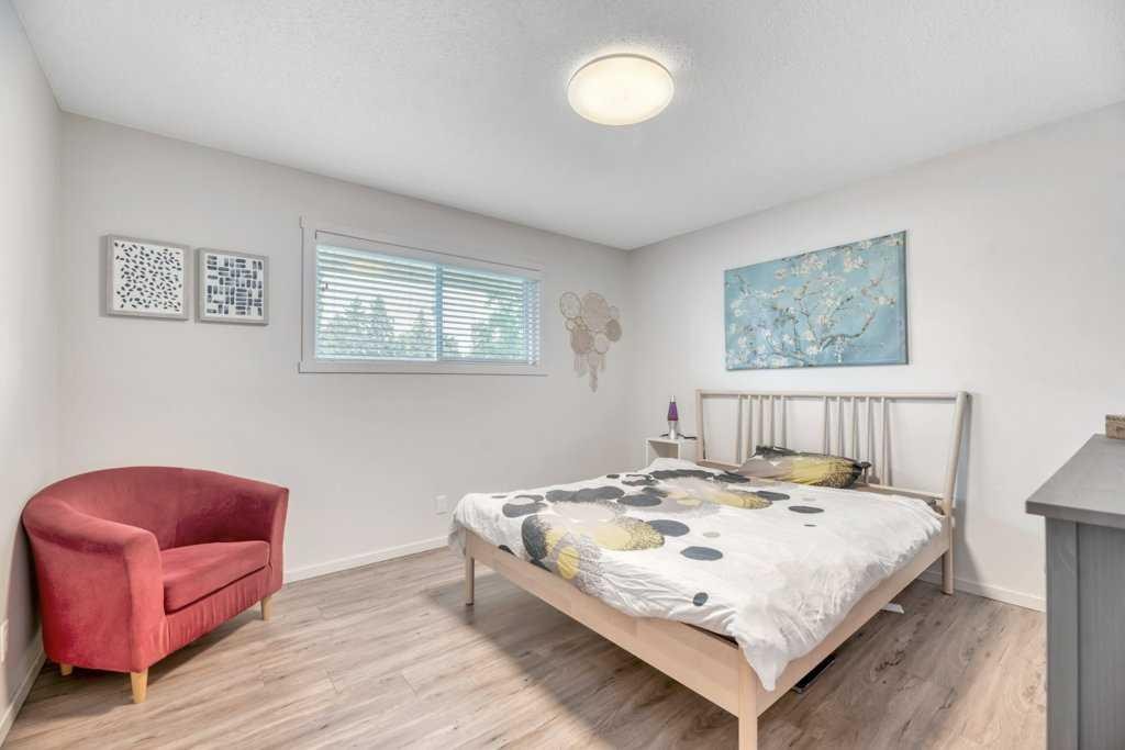 7311 35 Avenue Nw, Calgary, AB