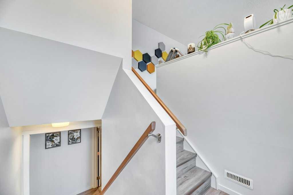 7311 35 Avenue Nw, Calgary, AB