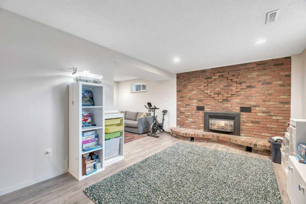 7311 35 Avenue Nw, Calgary, AB