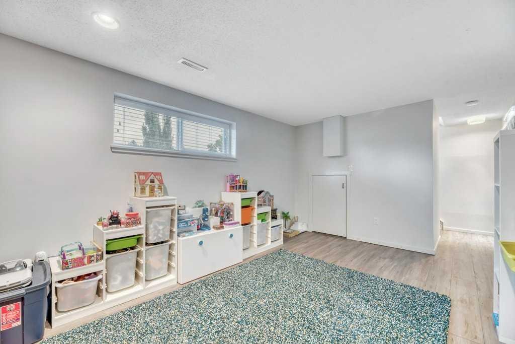 7311 35 Avenue Nw, Calgary, AB