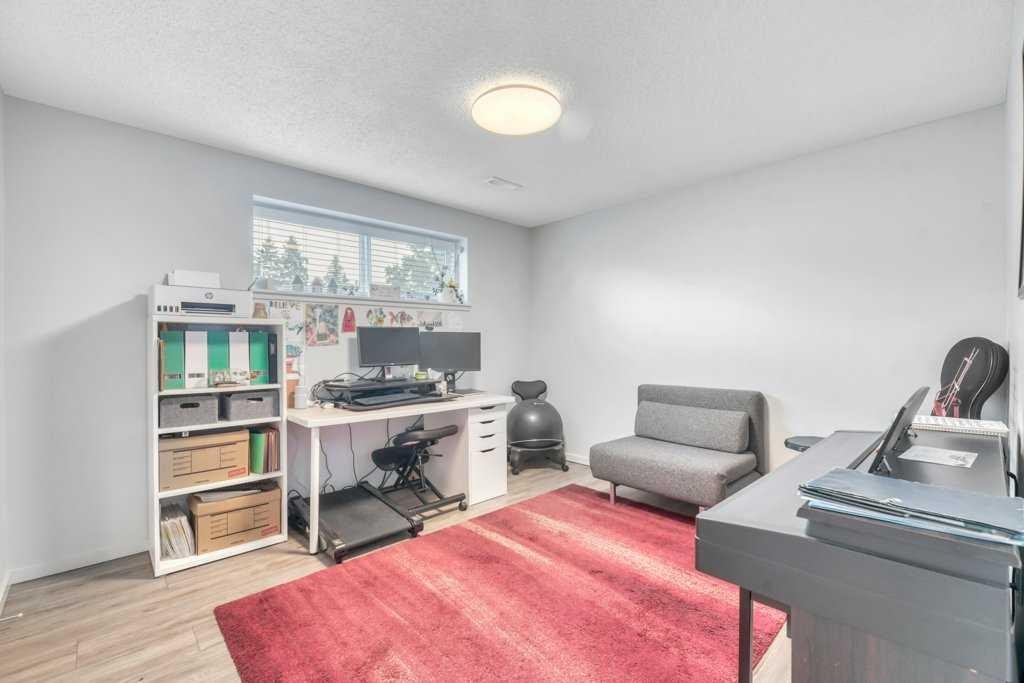 7311 35 Avenue Nw, Calgary, AB