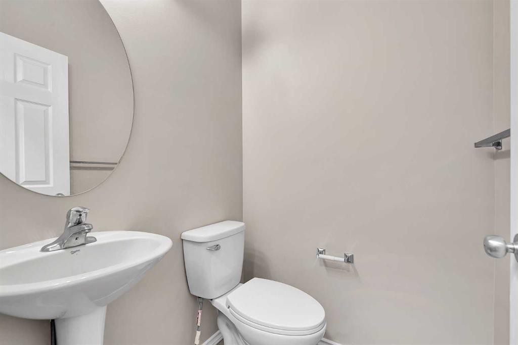 86 Country Village Gate Ne, Calgary, AB - Indoor Photo Showing Bathroom