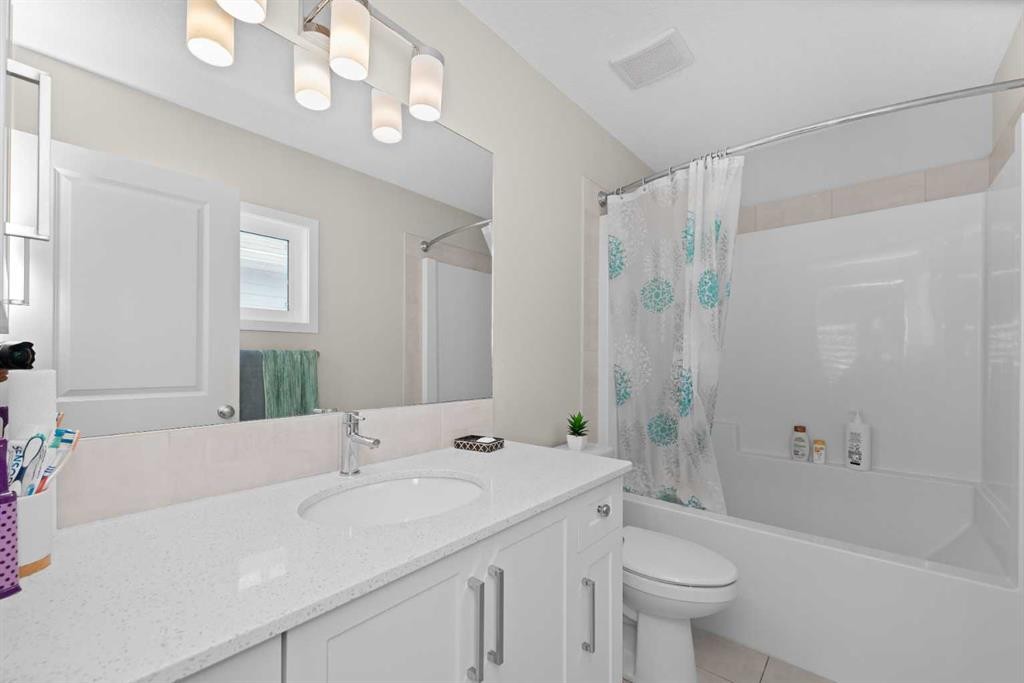 59 Cornerbrook Avenue Ne, Calgary, AB - Indoor Photo Showing Bathroom