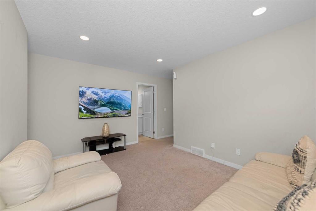 59 Cornerbrook Avenue Ne, Calgary, AB - Indoor