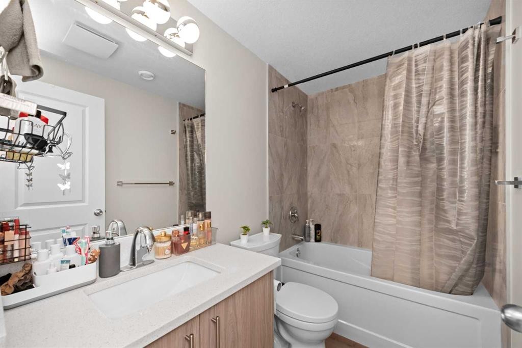 59 Cornerbrook Avenue Ne, Calgary, AB - Indoor Photo Showing Bathroom