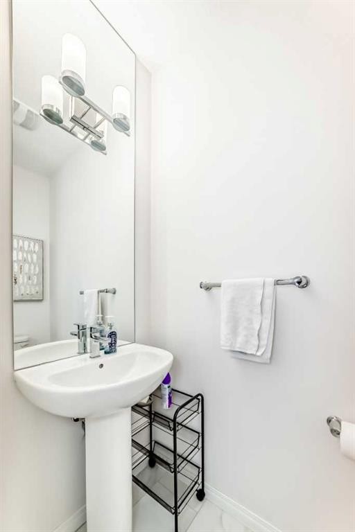 372 Carrington Way Nw, Calgary, AB - Indoor Photo Showing Bathroom