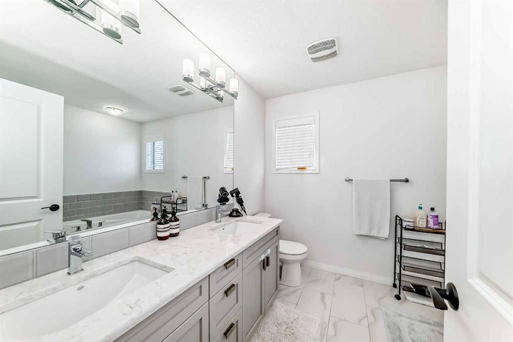 372 Carrington Way Nw, Calgary, AB - Indoor Photo Showing Bathroom
