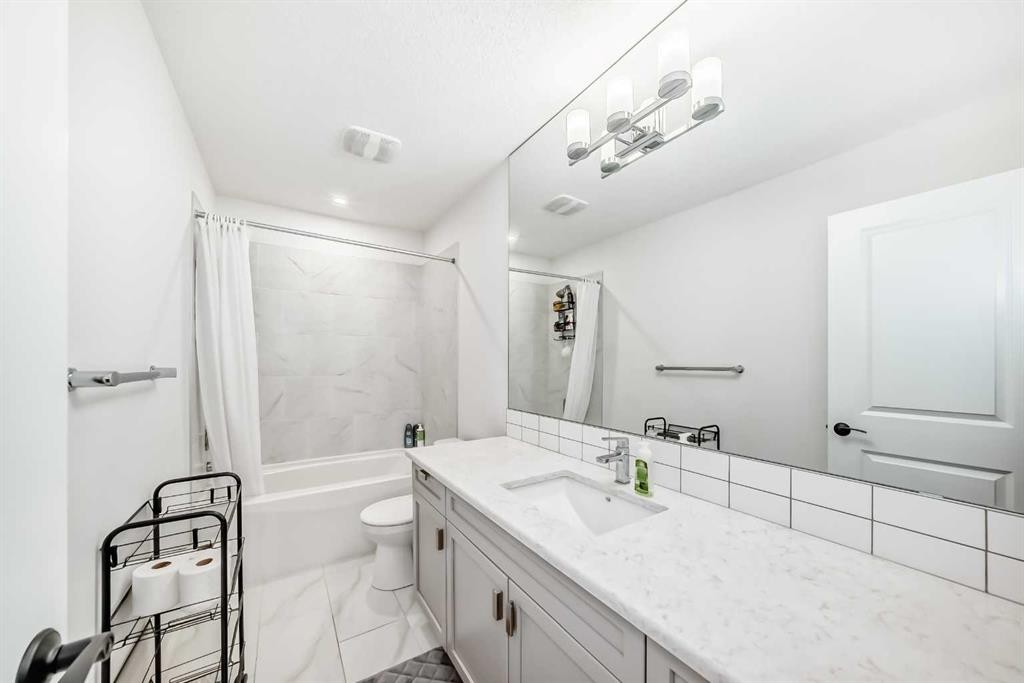 372 Carrington Way Nw, Calgary, AB - Indoor Photo Showing Bathroom