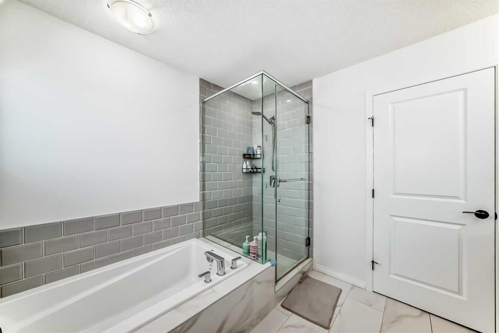 372 Carrington Way Nw, Calgary, AB - Indoor Photo Showing Bathroom