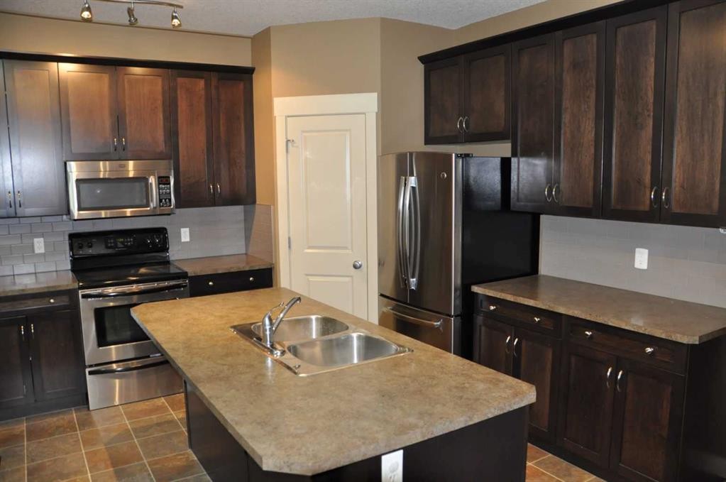 233 Rainbow Falls Drive, Chestermere, AB