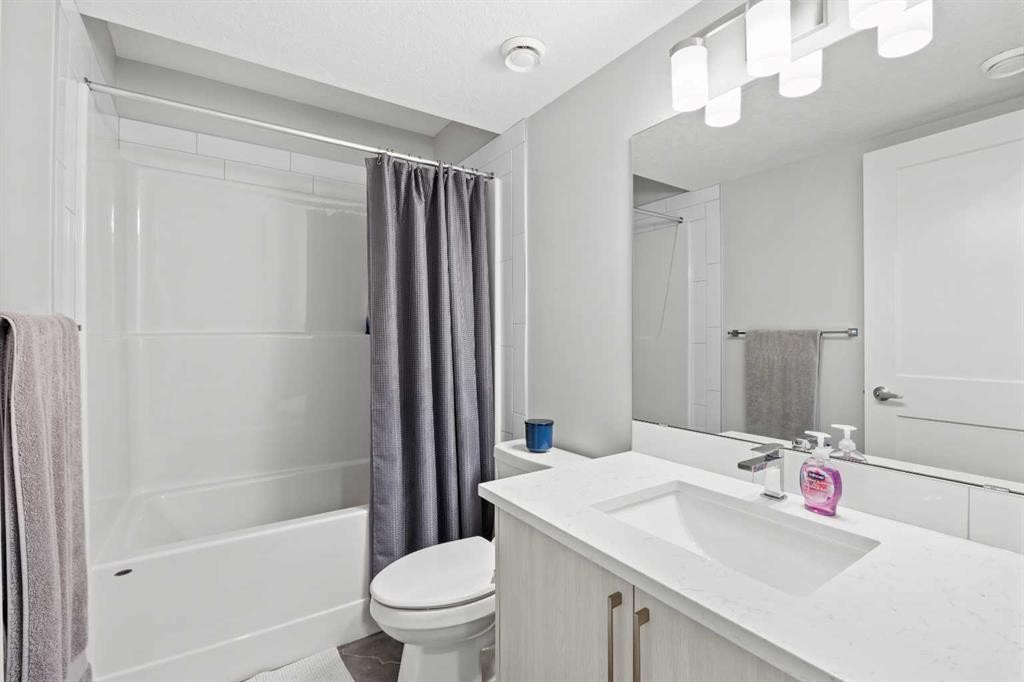 108 Wolf Crescent, Okotoks, AB