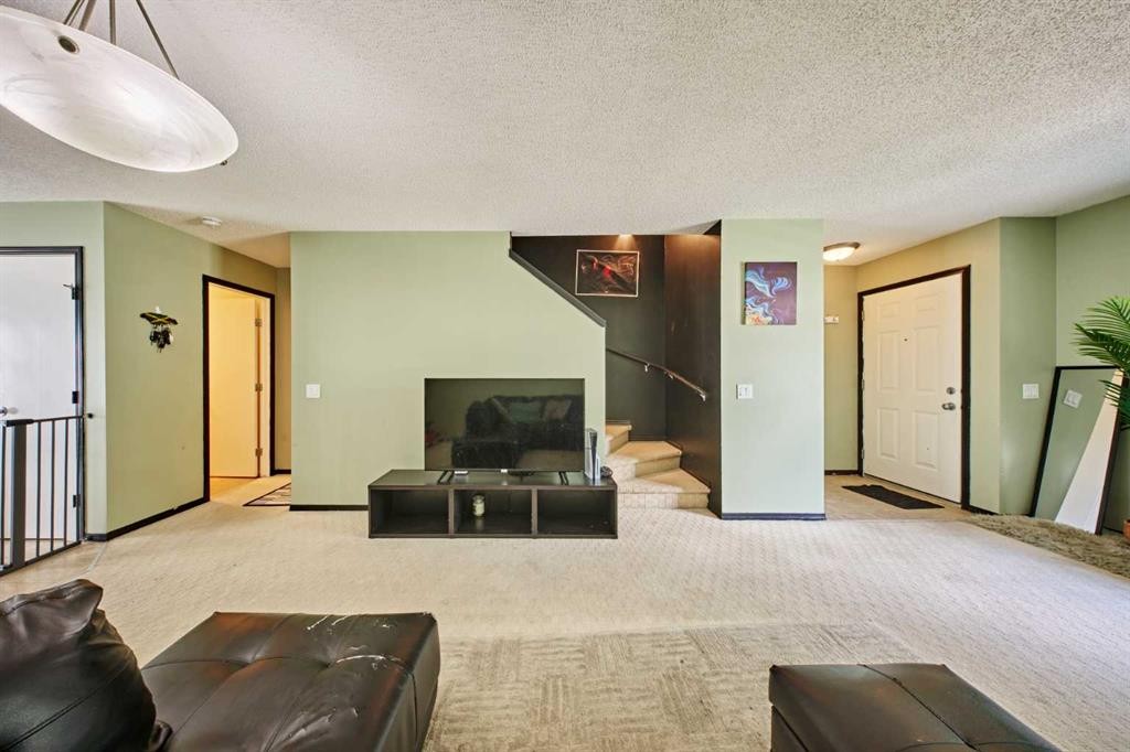 225 Elgin Gardens Se, Calgary, AB