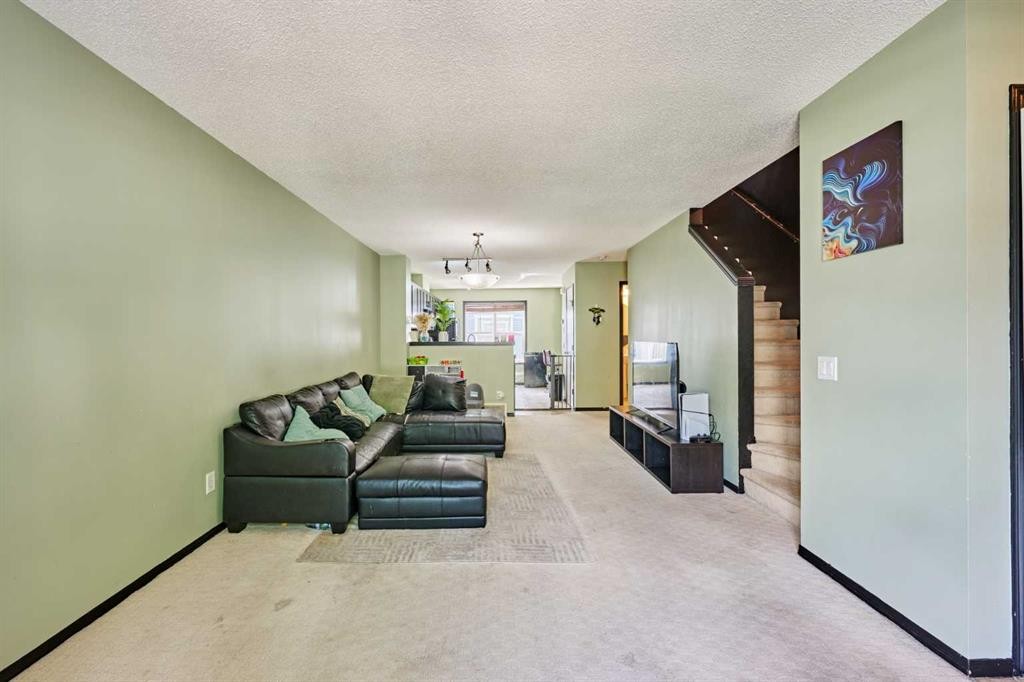 225 Elgin Gardens Se, Calgary, AB