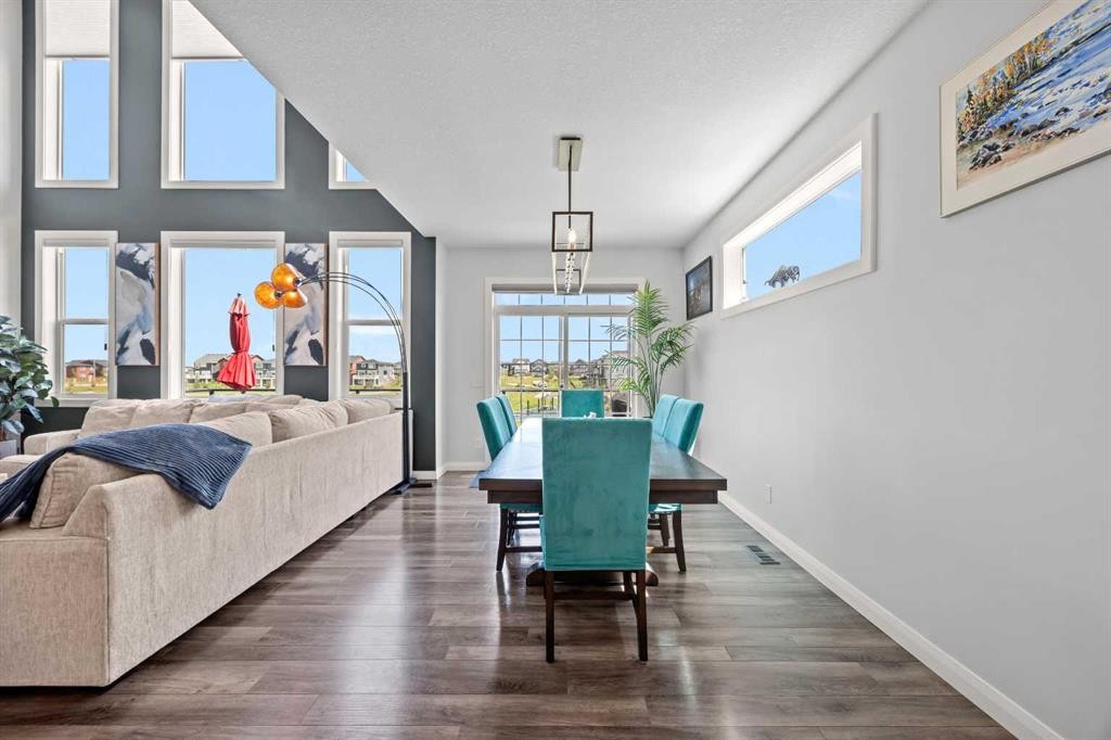 195 Evansfield Close Nw, Calgary, AB - Indoor Photo Showing Other Room