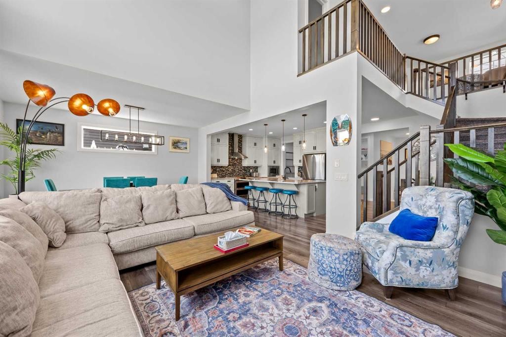 195 Evansfield Close Nw, Calgary, AB - Indoor Photo Showing Living Room