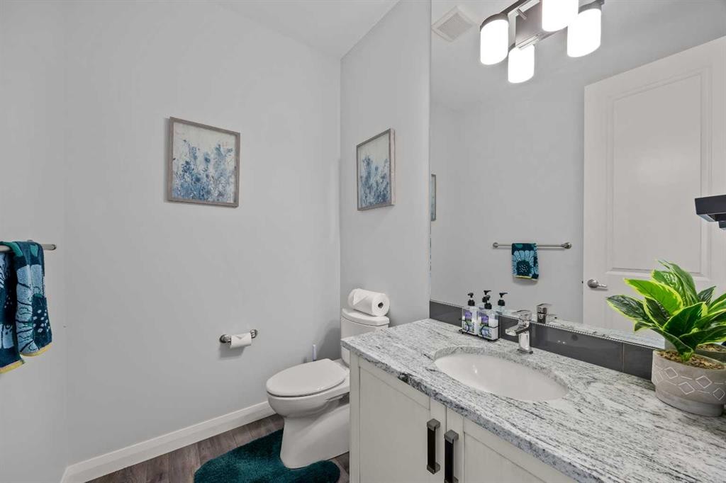 195 Evansfield Close Nw, Calgary, AB - Indoor Photo Showing Bathroom