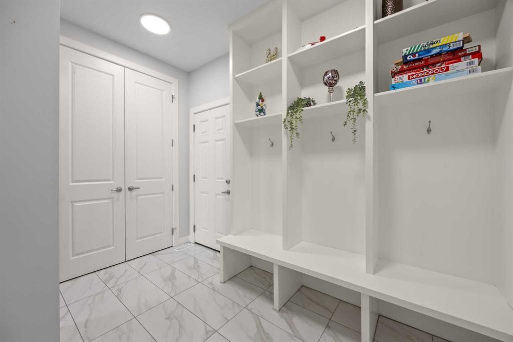 195 Evansfield Close Nw, Calgary, AB - Indoor Photo Showing Other Room