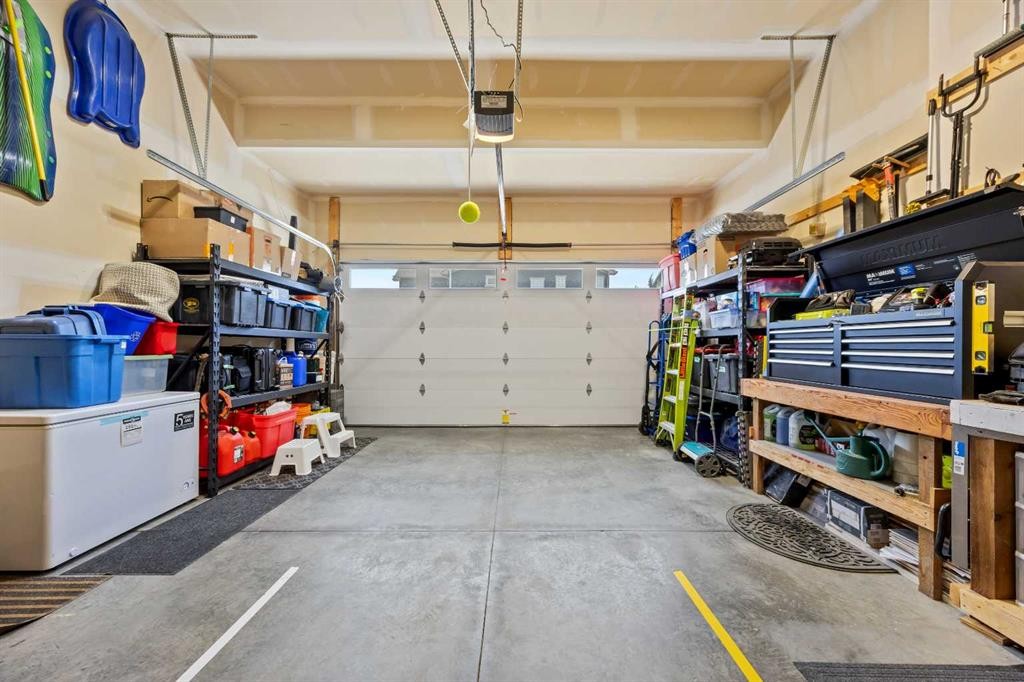 195 Evansfield Close Nw, Calgary, AB - Indoor Photo Showing Garage