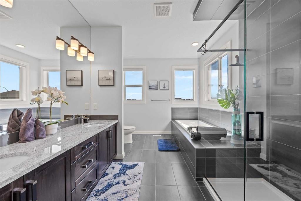 195 Evansfield Close Nw, Calgary, AB - Indoor Photo Showing Bathroom