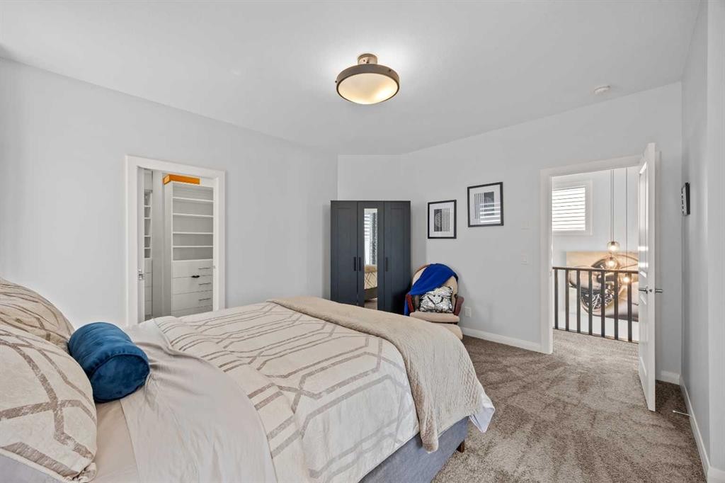 195 Evansfield Close Nw, Calgary, AB - Indoor Photo Showing Bedroom