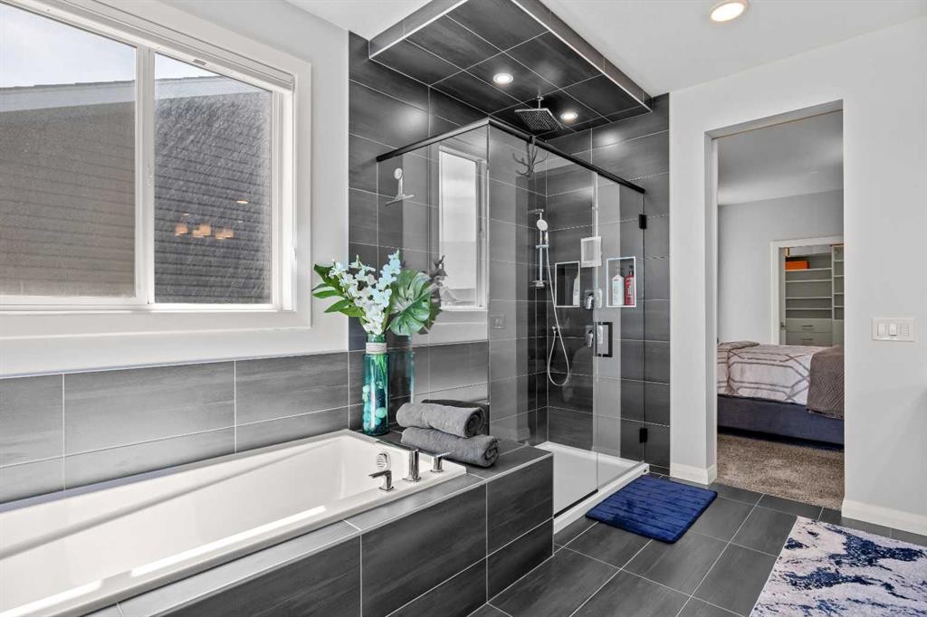195 Evansfield Close Nw, Calgary, AB - Indoor Photo Showing Bathroom