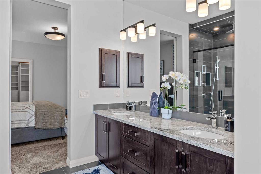 195 Evansfield Close Nw, Calgary, AB - Indoor Photo Showing Bathroom