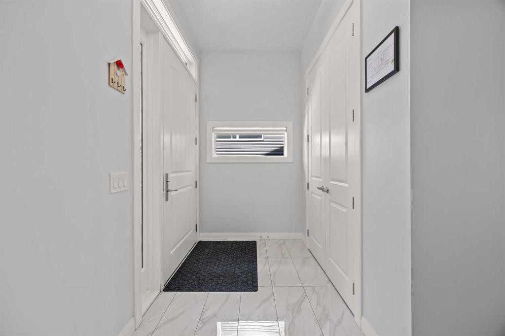 195 Evansfield Close Nw, Calgary, AB - Indoor Photo Showing Other Room